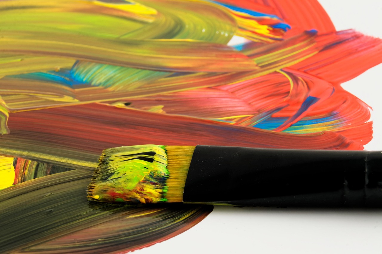 Akryylimaalia ja sivellin